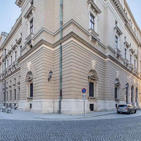 Melody Meadow Apartment Budapest Esterno foto