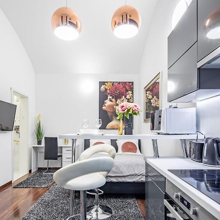 Melody Meadow Apartment Budapest Esterno foto