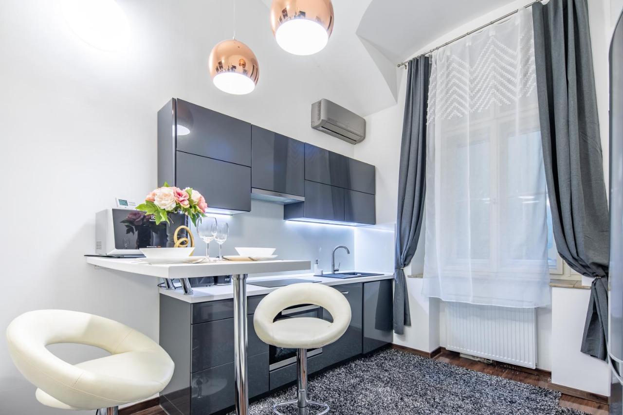 Melody Meadow Apartment Budapest Esterno foto